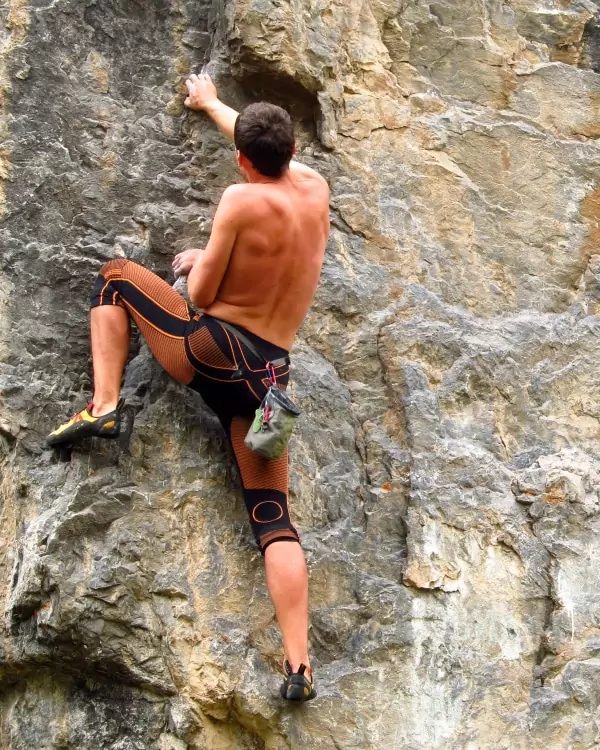 b2b-climbing-1-6512bb105c997 Coconino National Forest Young Man Climbs